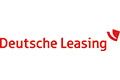 Deutsche Leasing Logo in roter Schrift mit roter abstrakter Form auf weißem Hintergrund.