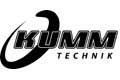 Logo mit dem Wort KUMM in fetten Buchstaben und TECHNIK darunter, mit einem Swoosh-Design auf der linken Seite.
