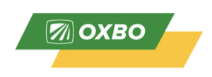 Grünes und gelbes Oxbo-Logo mit einem stilisierten weißen Feldsymbol neben dem Wort "OXBO".
