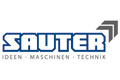 Sauter-Logo mit grauen Pfeilen und dem Schriftzug Ideen Maschinen Technik unterhalb des Firmennamens.
